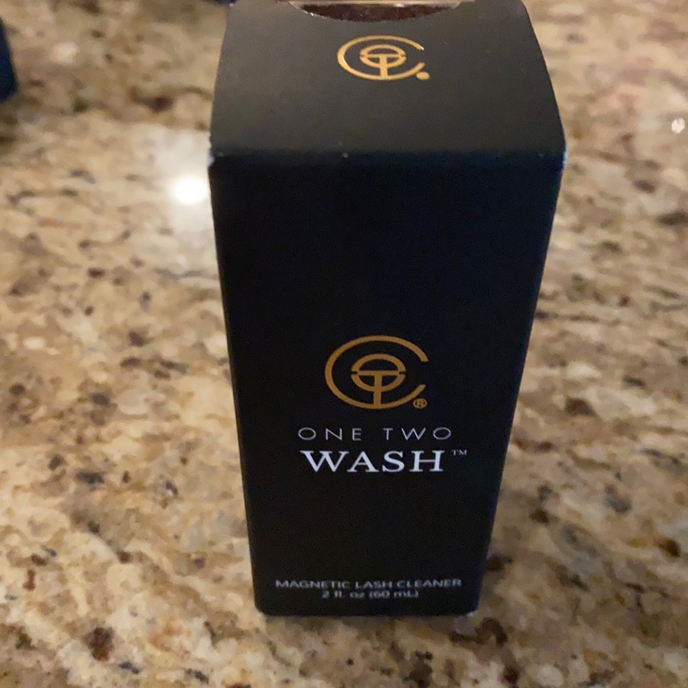 COPY - NEW One Two Lash Magnetic Lash Cleaner
